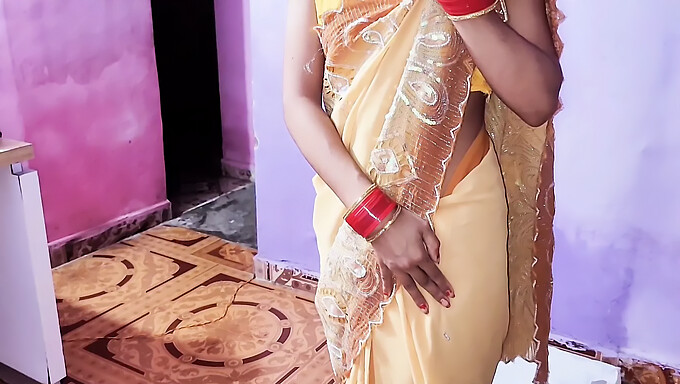 Desi Bhabhi Deler Sin Mand Med En Yngre Mand I En Chudai