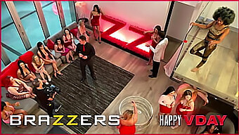 Orgia Interrazziale Con Un Bellissimo Gruppo Di Donne - Brazzers