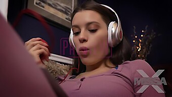 Missax.Com - Assistindo Pornô Com A Família - Lana Rhoades Em Ação