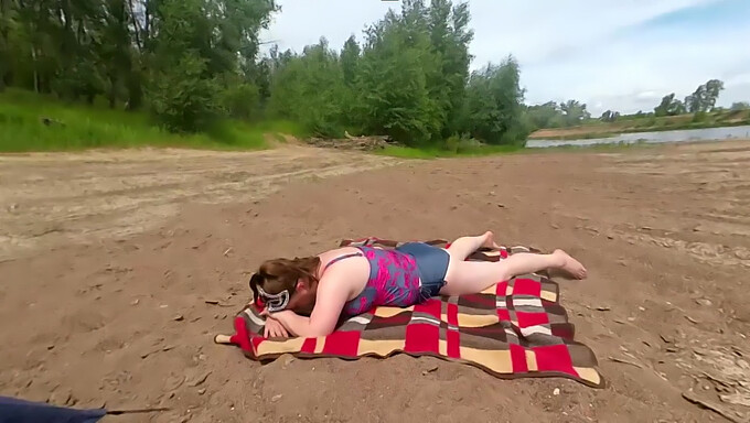 Cumshot På Stranden: En Hjemmelaget Video