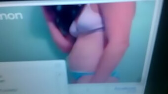 Vidéo Omegle D'Une Adolescente De Plus De 18 Ans Se Fait Baiser Devant La Caméra