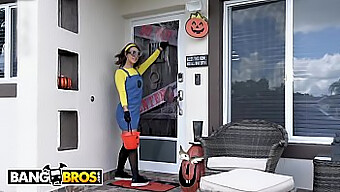 Spécial Halloween: Evelin Stone Aux Gros Seins Et Une Citrouille