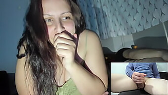 Große Titten Und Cumshot In Amateur-Webcam-Video