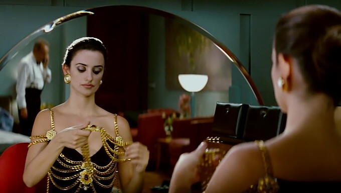 หน้าอกใหญ่และร่างกายที่สมบูรณ์แบบของ Penelope Cruz