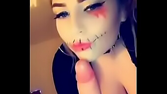 Melia Skye Arcra Kapja A Spermát, Hogy Halloween Végén Véget Érjen