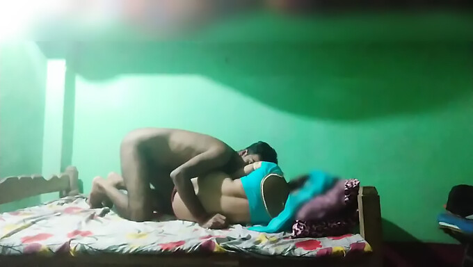 El Juego Romántico En La Cama De Desi Bhabhi Con Su Hermano Y Amigos