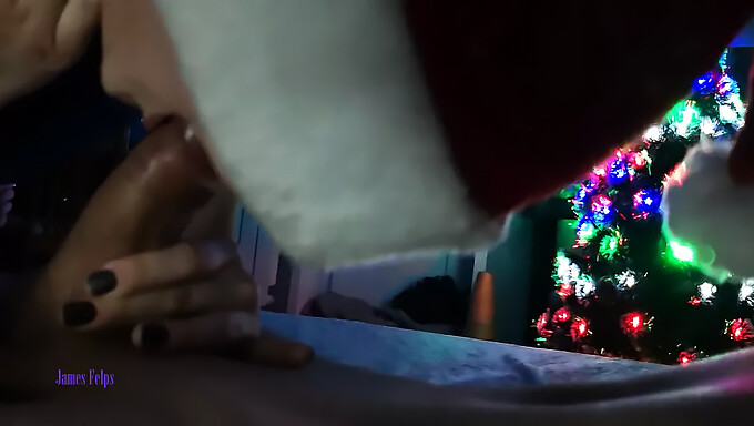 A Beautiful Woman Performs Oral Sex On Christmas