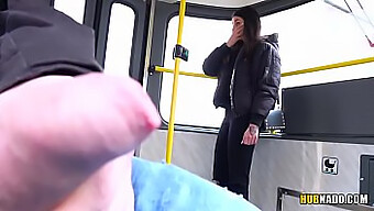 Amatérská Stacy Sommers Jezdí V Tramvaji A Nechá Se Mnou Šukat