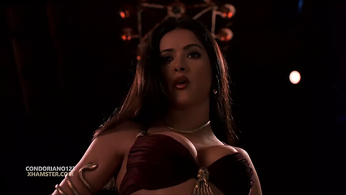 Salma Hayek Într-Un Videoclip De Lenjerie Seducătoare